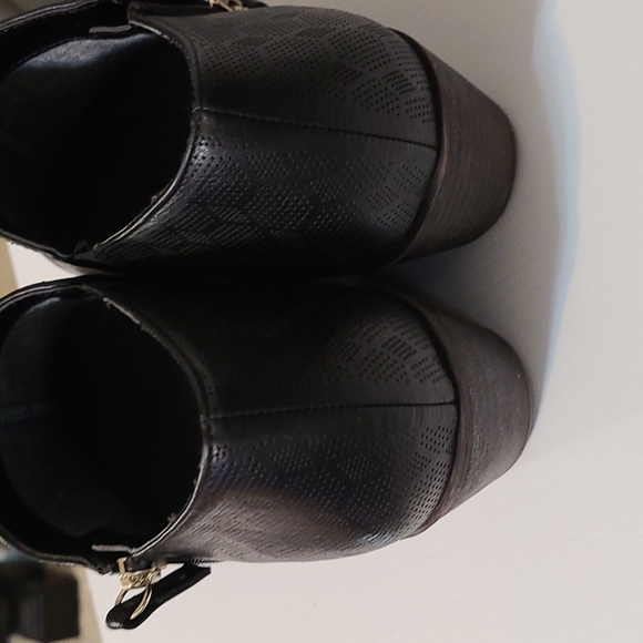 Accessories - Picture 3 of 5